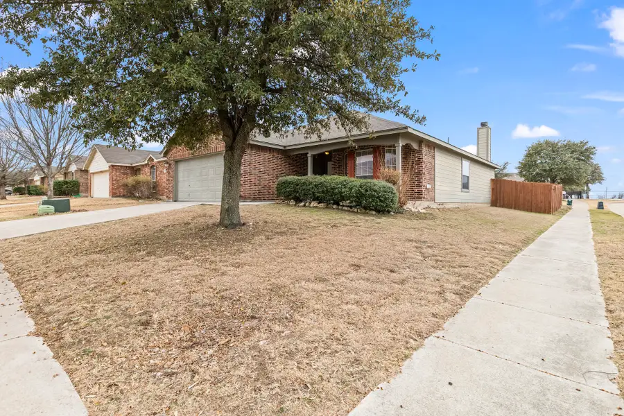 1037 Castle Top Drive, Haslet, TX 76052 - Image #2