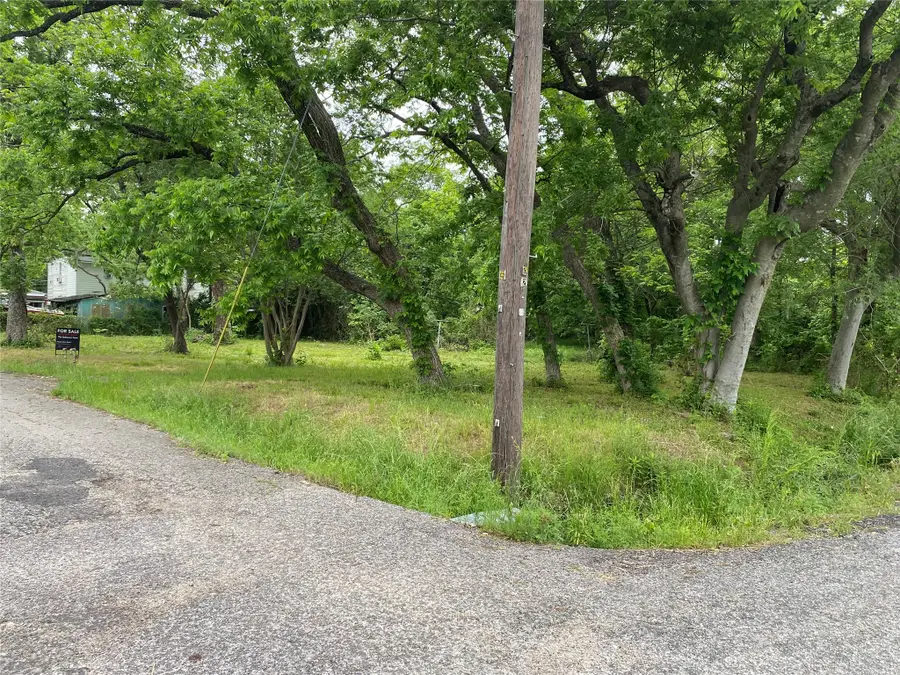 102 Elm Street, Bonham, TX 75418 - #3