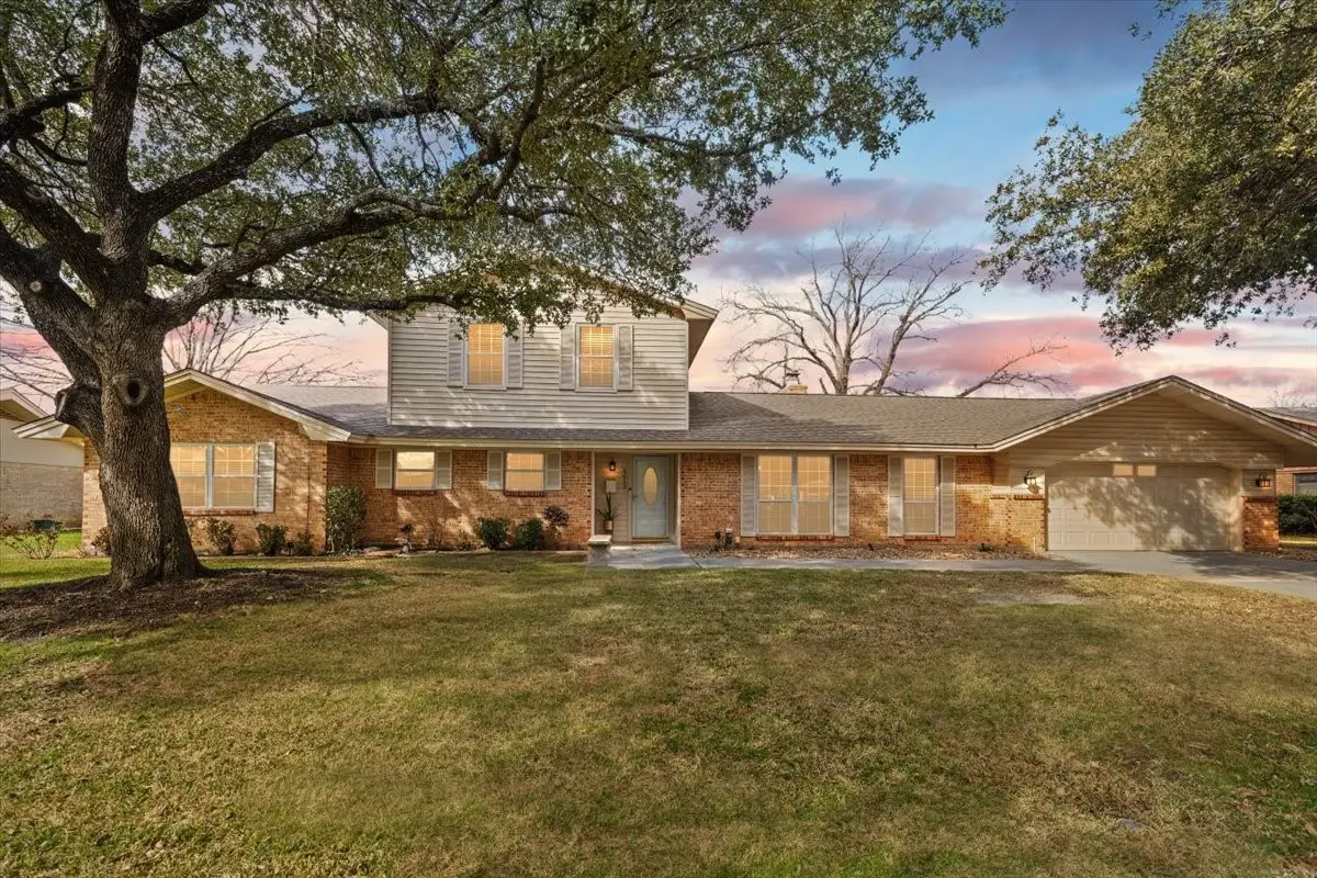 4013 Golden Oaks Drive, Haltom City, TX 76117 - #1
