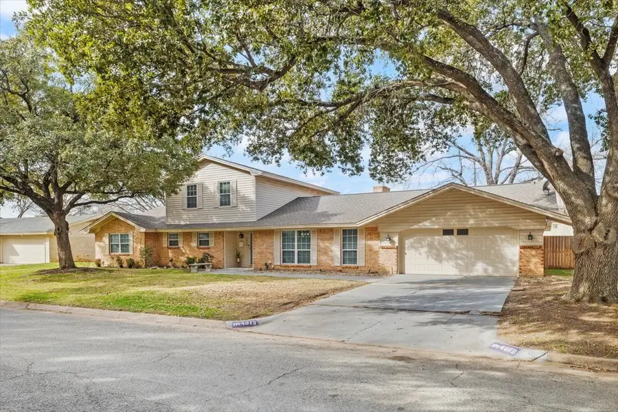 4013 Golden Oaks Drive, Haltom City, TX 76117 - #2