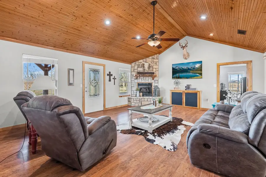 670 Farm Road 196 N, Blossom, TX 75416 - #3