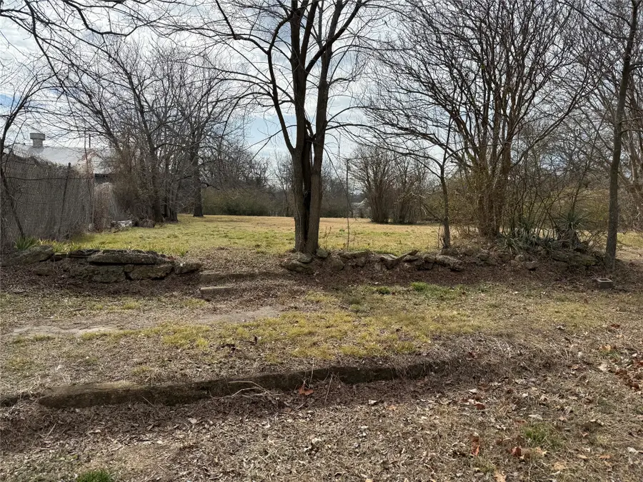 228 E Nelson Street, Denison, TX 75021 - Image #2