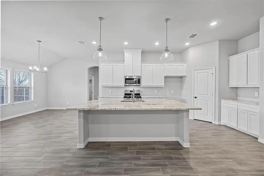 640 Mooney Drive, Saginaw, TX 76179 - Image #2