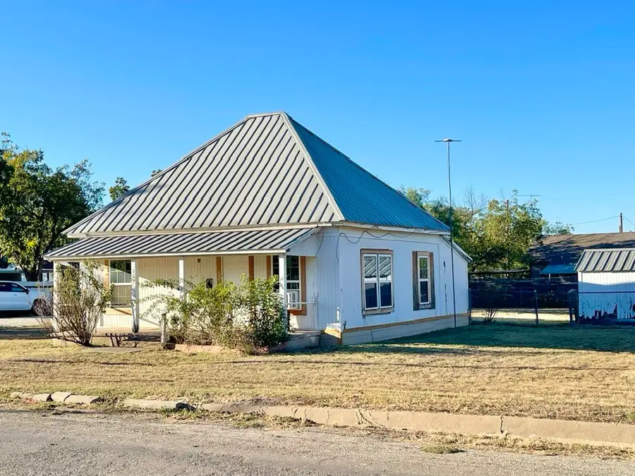 301 E 10th Street, Coleman, TX 76834 - #3