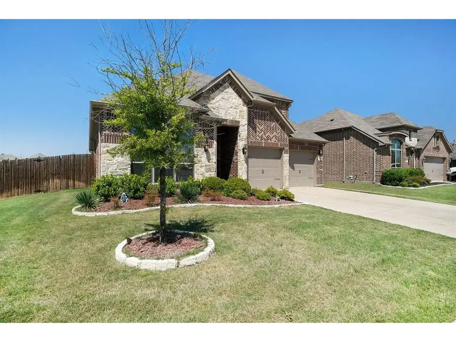744 Shadow River Drive, Saginaw, TX 76179 - Image #2