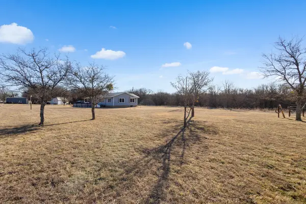 305 Cheyenne Drive, Runaway Bay, TX 76426