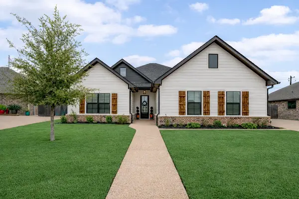 808 Gallant Fox Road, Hewitt, TX 76643