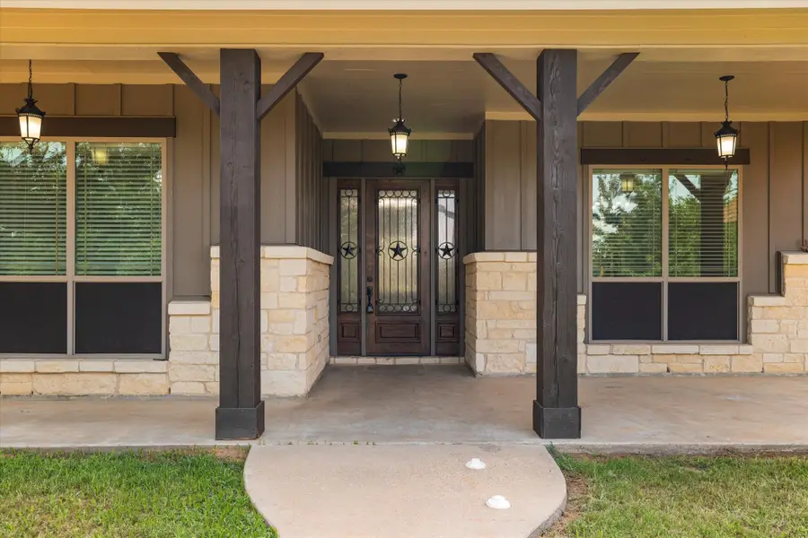 402 N Parkway Drive, Alvarado, TX 76009 - #2