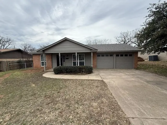 7428 Beckwood Drive, Fort Worth, TX 76112 - Image #1