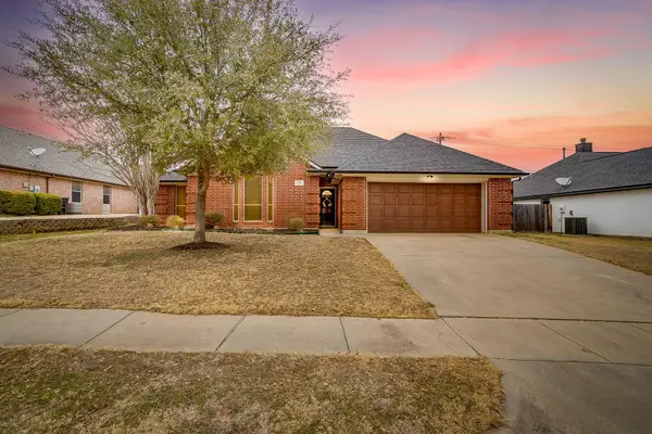 1105 Blackbird Court, Burleson, TX 76028