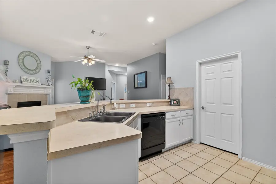 1621 Mary Lane, Aubrey, TX 76227 - #3