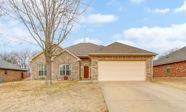 707 Brandt Street, Grandview, TX 76050