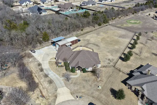 210 Walker Court N, Waxahachie, TX 75167