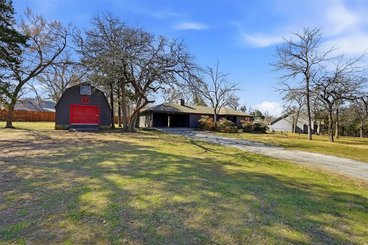 716 Kiowa Drive E, Lake Kiowa, TX 76240 - #1