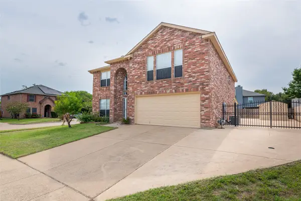 1157 Whistle Stop Drive, Saginaw, TX 76131