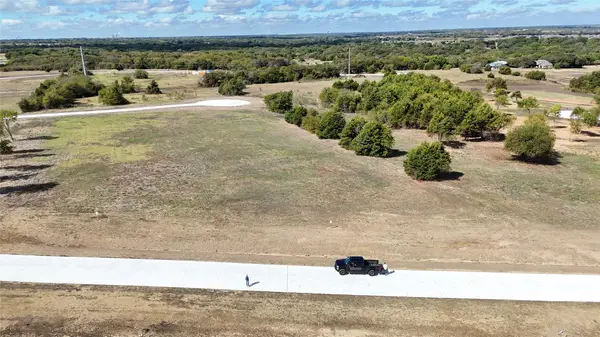 000 Machila Trail, Oak Leaf, TX 75154