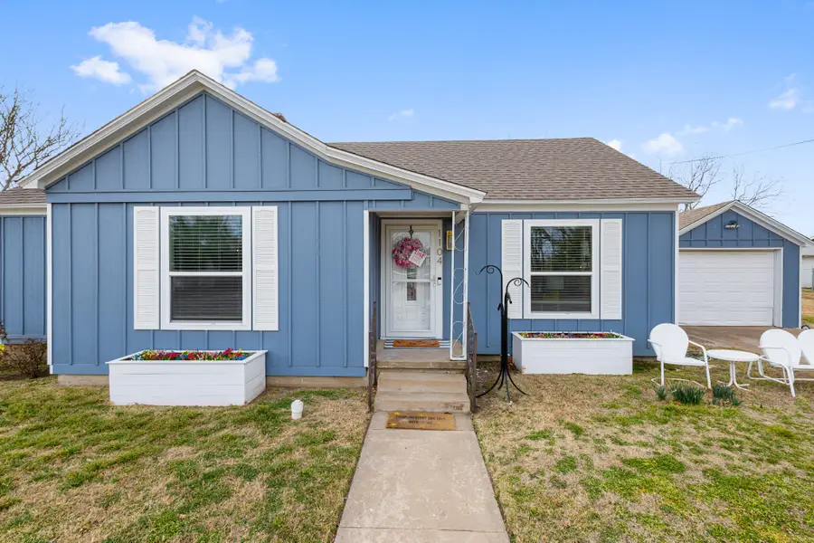 1104 S College Avenue, Decatur, TX 76234 - #2