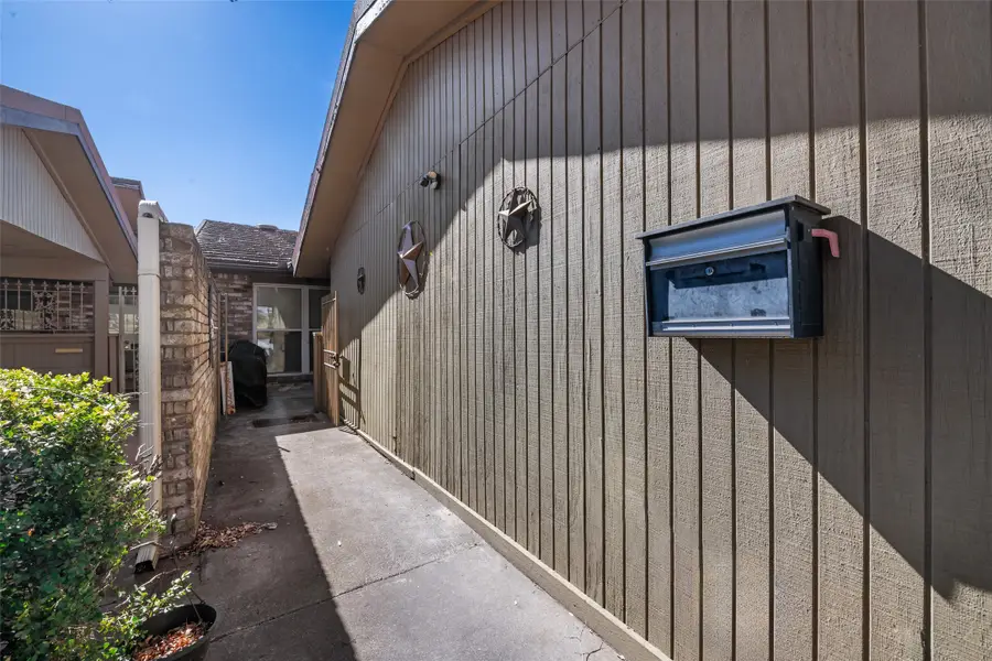 5702 Meadow Wood Lane, Fort Worth, TX 76112 - #3