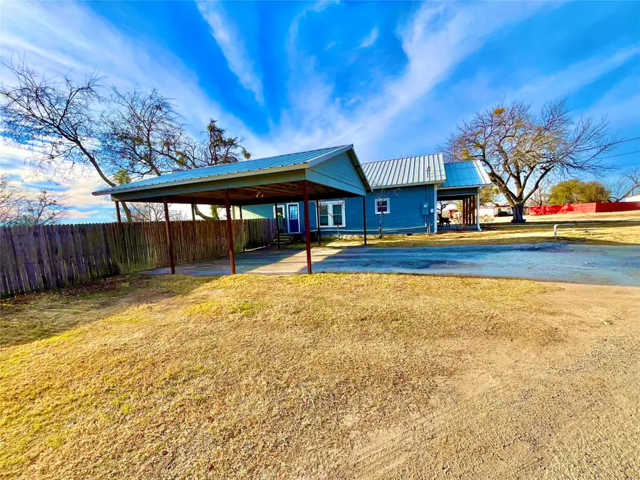 522 E Standifer Street, Hamilton, TX 76531 - #3