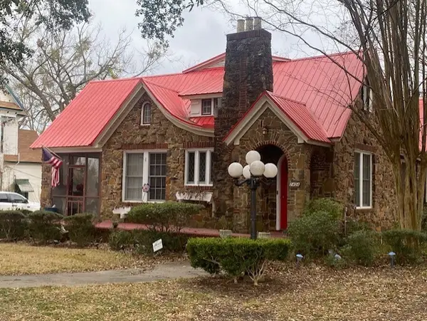 1404 W Main Street, Clarksville, TX 75426