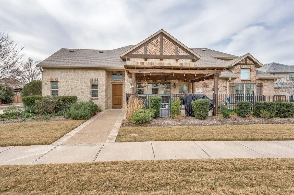 1023 Birds Fort Trail, Arlington, TX 76005 - #1