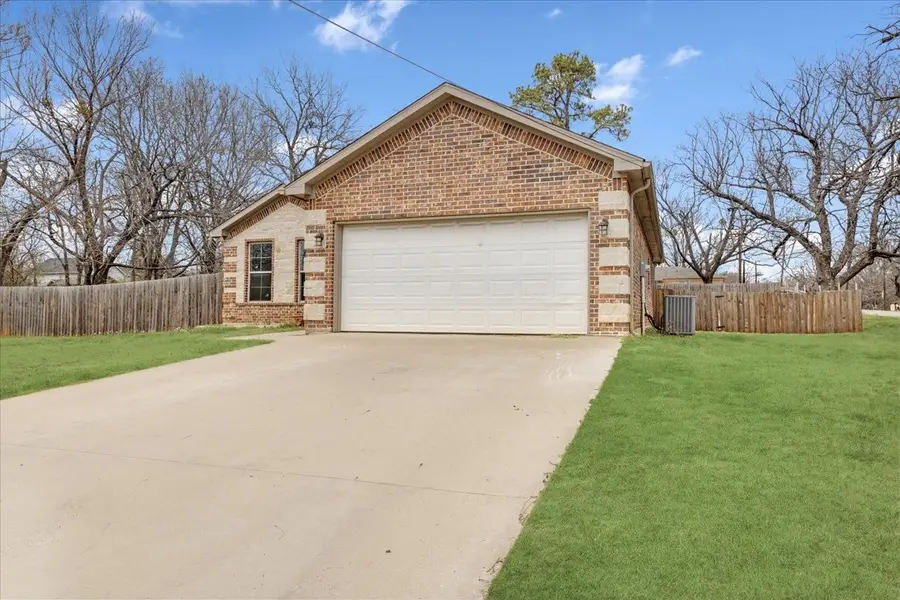 901 W Dubois Street, Denison, TX 75020 - #2
