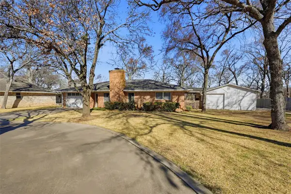 209 Modoc Trail, Lake Kiowa, TX 76240