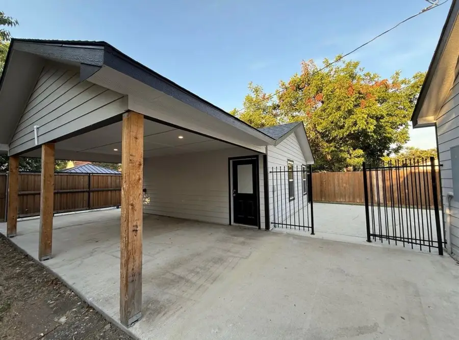 1019 E Waco Avenue, Dallas, TX 75216 - #2