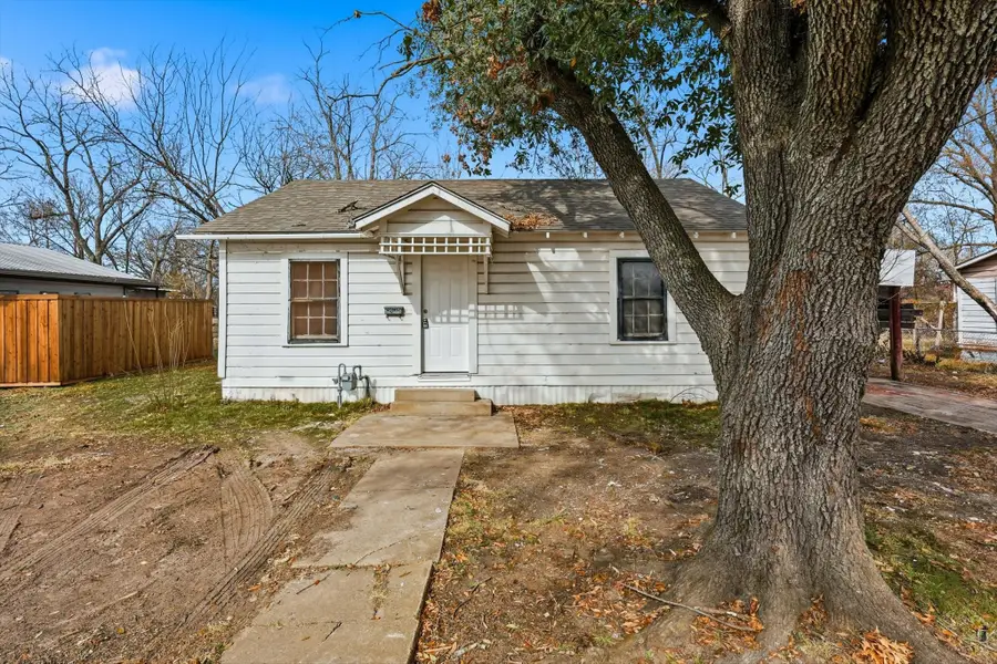 803 E 14th Street, Bonham, TX 75418 - #2