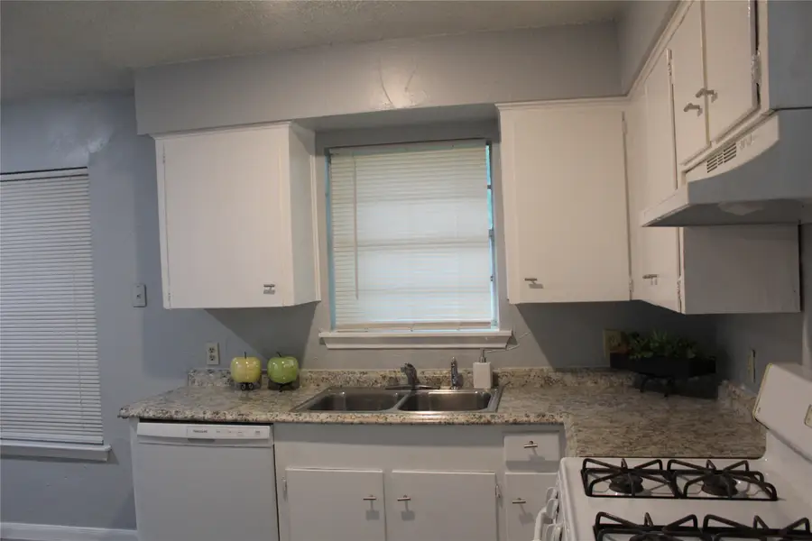 100 E Brown Street, Princeton, TX 75407 - #2