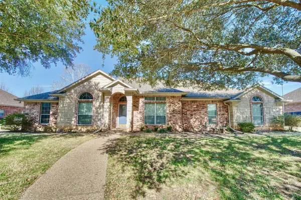 717 Oakmont Drive, Hewitt, TX 76643