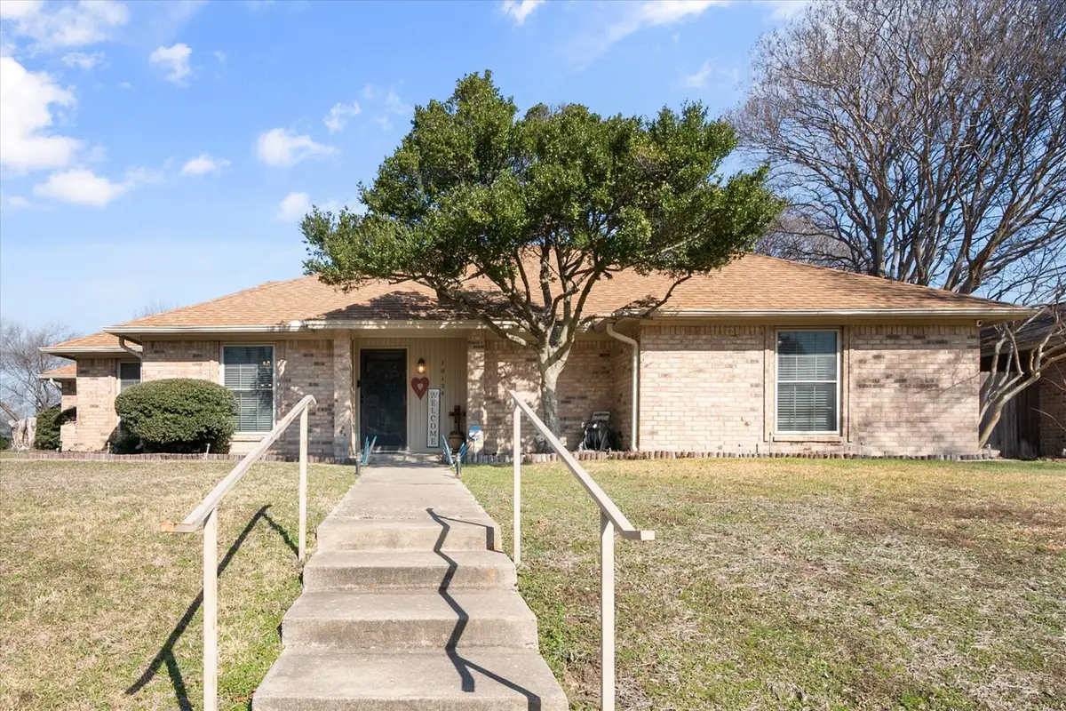 10124 Stoneleigh Drive, Benbrook, TX 76126 - #1