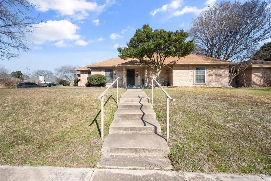10124 Stoneleigh Drive, Benbrook, TX 76126 - #2