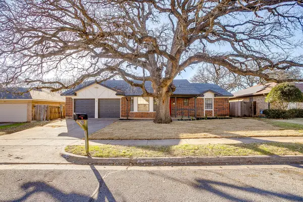 2421 Meadow View, Bedford, TX 76021