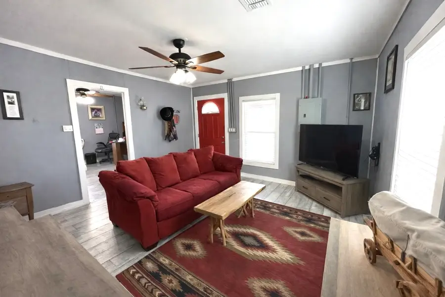 506 W Grand Avenue, Comanche, TX 76442 - #2