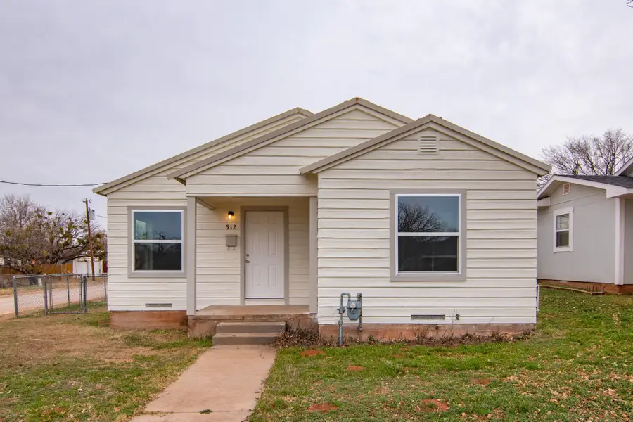 912 Lou Avenue, Sweetwater, TX 79556 - #2