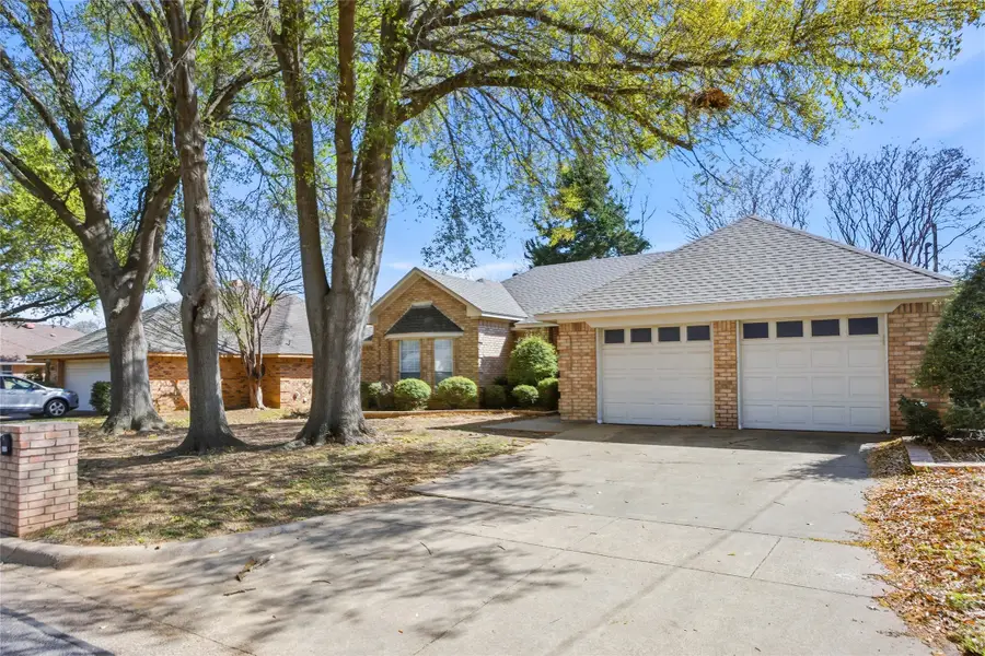 6009 Kenilworth Drive, Arlington, TX 76001 - #2