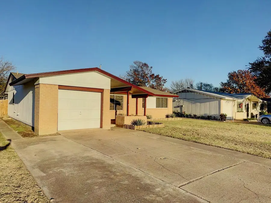 2837 Lowell Drive, Irving, TX 75062 - #2