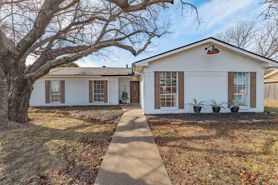 807 Spanish Trail Drive, Granbury, TX 76048 - #2