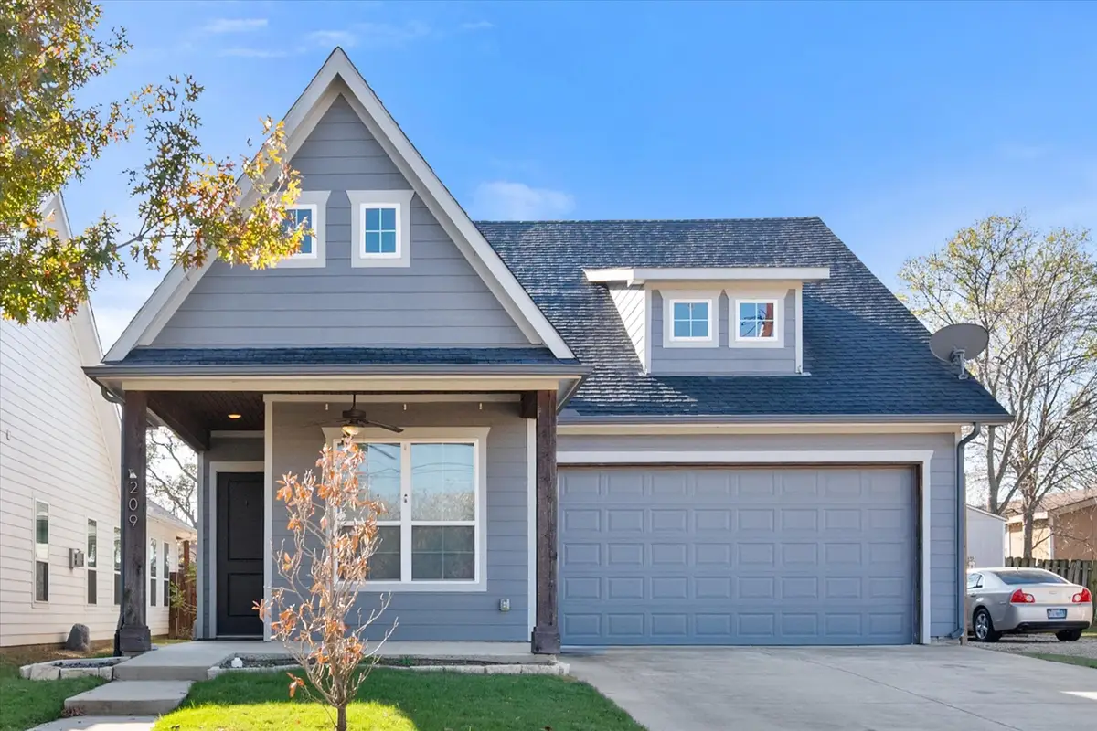 209 W Dallas Street, Mansfield, TX 76063 - #1