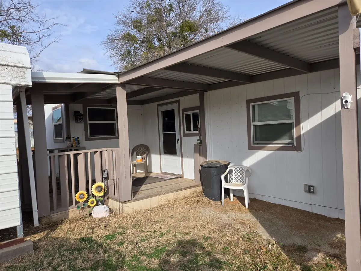 242 Treasurebeach, Comanche, TX 76442 - #1