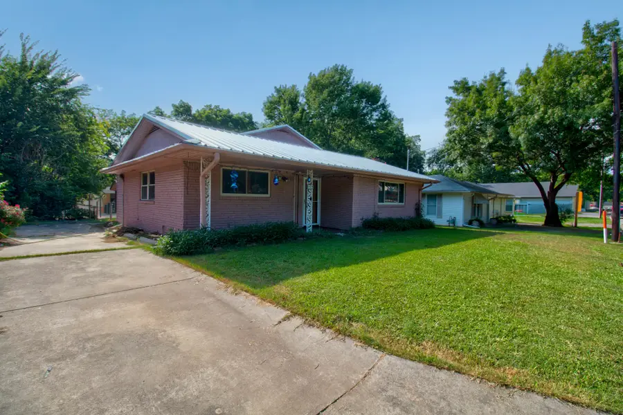 929 Dodson Street, Gainesville, TX 76240 - #2