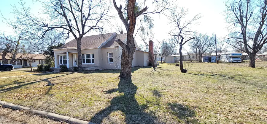 616 E 9th Street, Coleman, TX 76834 - #2