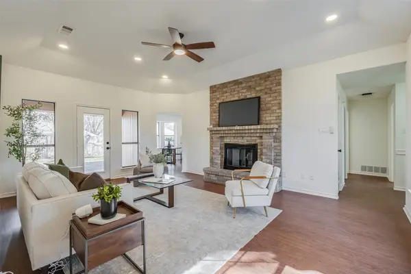 7908 Moss Rock Drive, Fort Worth, TX 76123