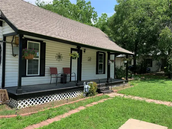 802 Hulme, Bowie, TX 76230