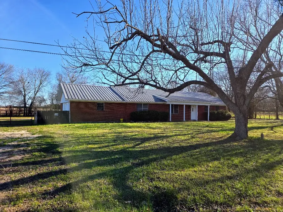 812 N Tyus Street, Groesbeck, TX 76642 - #2