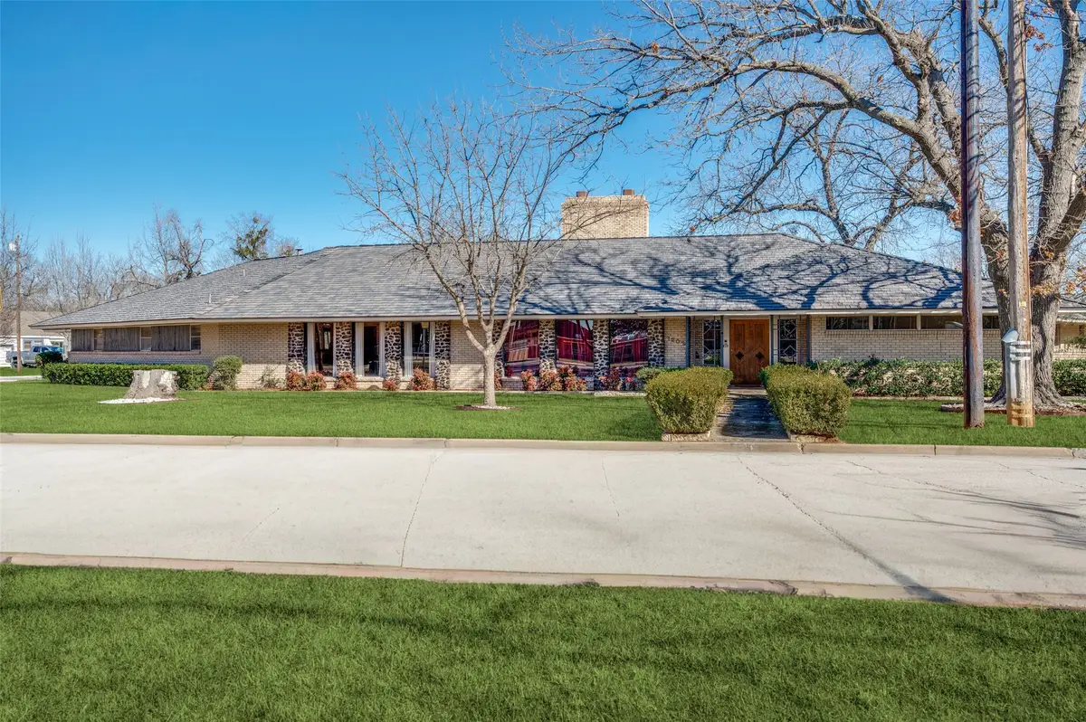 1202 S Lindsay Street, Gainesville, TX 76240 - #1