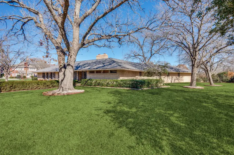 1202 S Lindsay Street, Gainesville, TX 76240 - #2