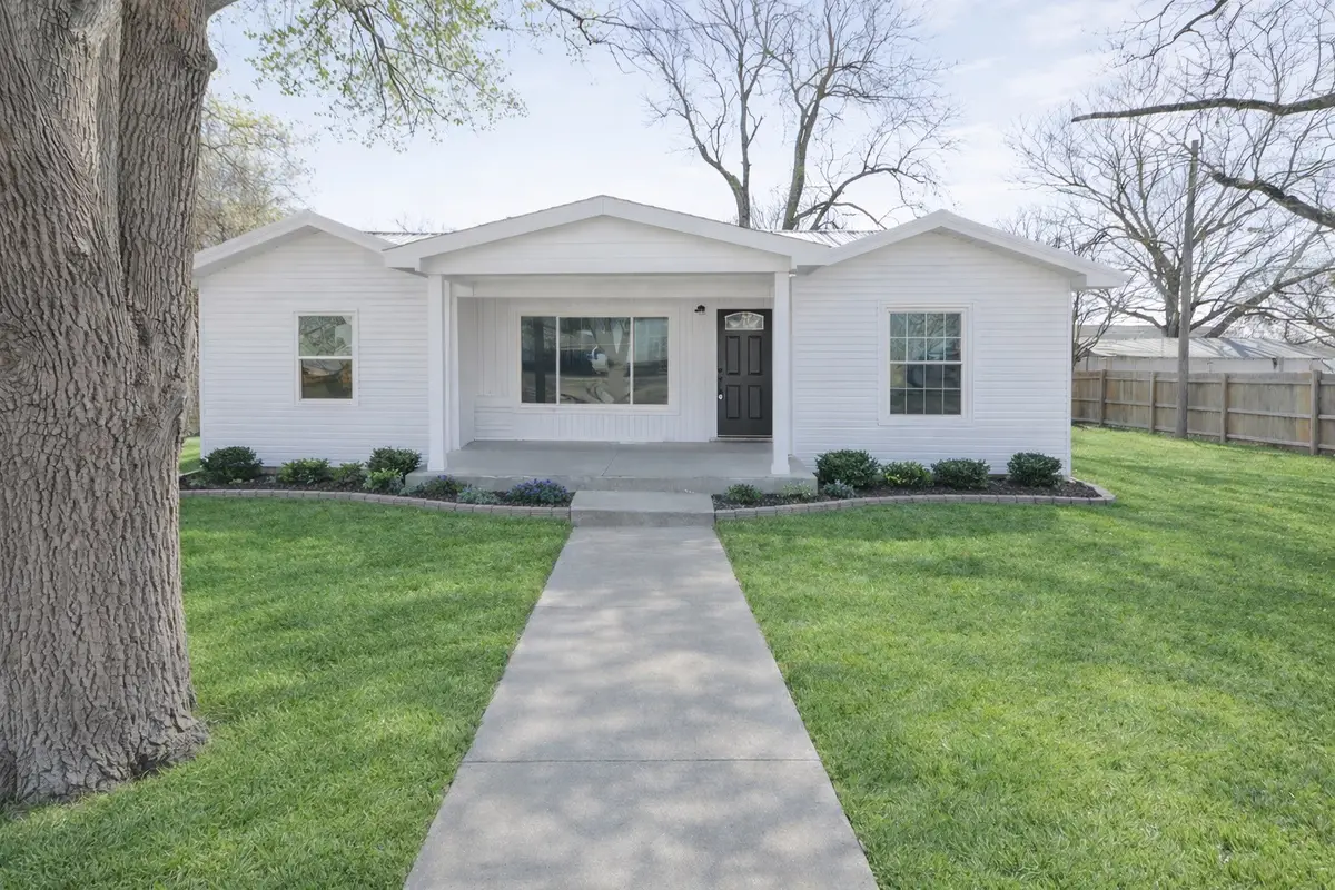 131 Long Street, Bowie, TX 76230 - #1