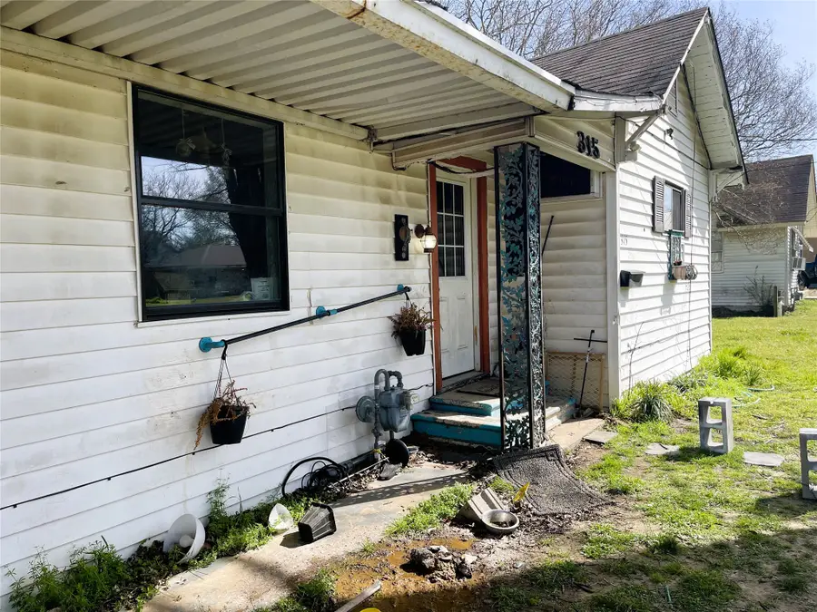 315 S 11th Avenue, Teague, TX 75860 - #2